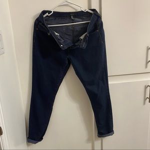 FOREVER 21 DARK BLUE JEANS